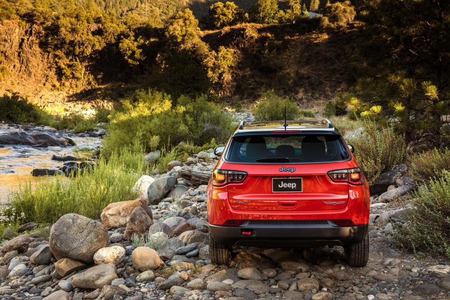  Jeep Compass Trailhawk 2017 года  (NA) (фото 35 из 51)